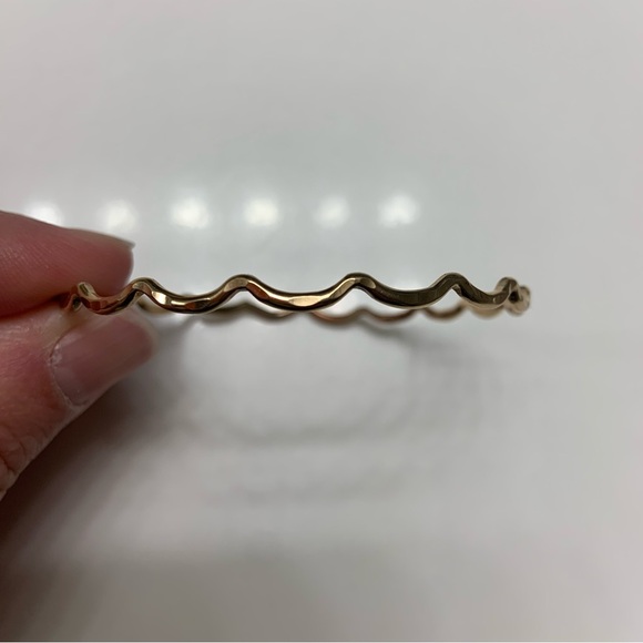 14k Gold-Filled Bangles Set of 2 Knot Waves Hammered Hawaii Style 7.75-8” - Picture 3 of 4